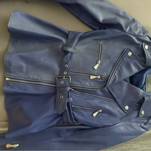 Women’s Alexander McQueen authentic leather jacket size 38 is US 2-4